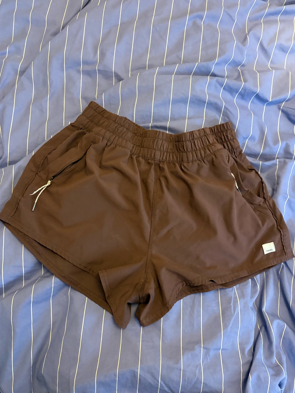 Vuori - Brown Shorts (Small)